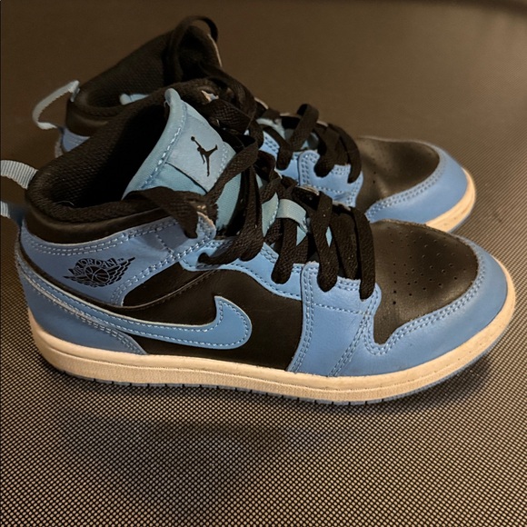Jordan Kids' Sneakers in Black and Blue - Picture 4 of 5